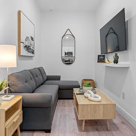 Prime Location Retreat Stylish Guest Suite